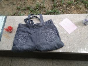 生活创意社-旧牛仔裤“变身”购物袋